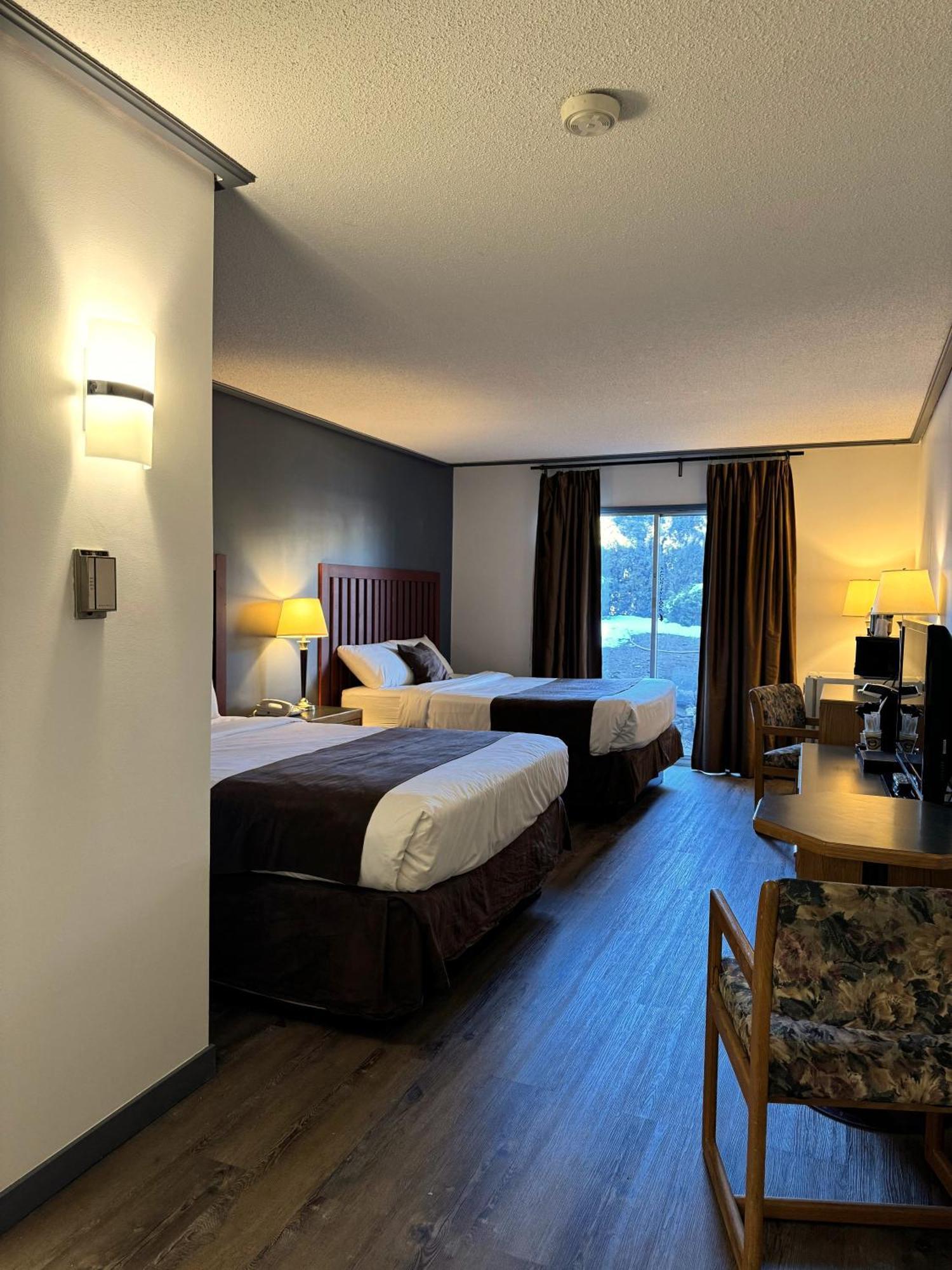 Divya Sutra Plaza And Conference Centre, Vernon, Bc Eksteriør billede
